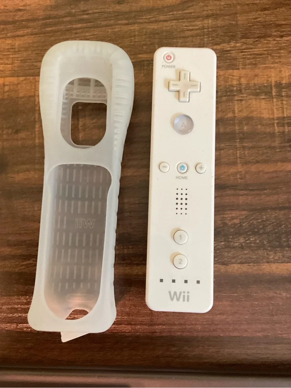 Nintendo Wii White Remote Controller & Silicone Cover great condition